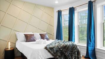 Iron/ironing board, travel crib, WiFi, bed sheets