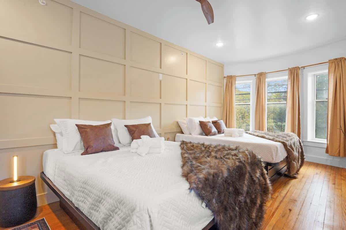 3 bedrooms, iron/ironing board, travel crib, WiFi