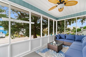 Property grounds - 2 Bdrm Beach Cottage- Fire Pit, 3 Blocks to Beach (North Myrtle Beach)