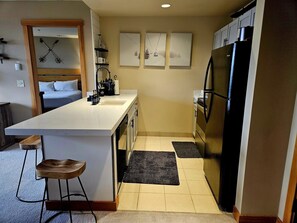 Réfrigérateur, micro-ondes, four, lave-vaisselle