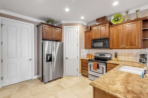 ميكروويف، فرن، موقد طهي مسطح، غسالة أطباق