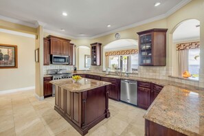 Microondas, horno, parrilla de estufa y lavavajillas 