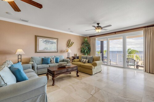 Space Coast Luxury Estate with Heated Infinity Pool, Hot Tub & Fitness Center