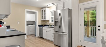 Brand New Build - Farm - Near Lake - Pet Friendly - Hot Tub