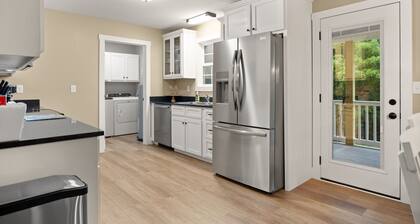 Brand New Build - Farm - Near Lake - Pet Friendly - Hot Tub