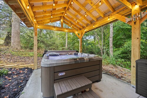 Brand New Build - Farm - Near Lake - Pet Friendly - Hot Tub