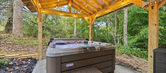 Brand New Build - Farm - Near Lake - Pet Friendly - Hot Tub