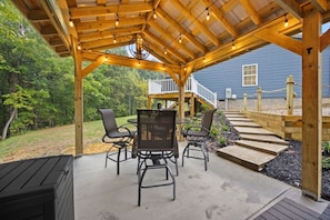 Outdoor dining - Lake House | By Marina | Farm View | HotTub | Pond (Somerset)