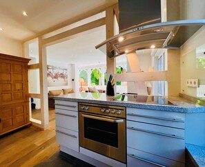 Fridge, microwave, oven, stovetop - Apartment 'Schmale Heide' with Wi-Fi & Conservatory with Balcony Effect (Binz)