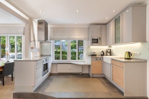 Private kitchen - Apartment 'Schmale Heide' with Wi-Fi & Conservatory with Balcony Effect (Binz)