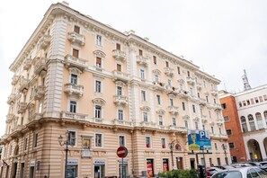 Esterni
