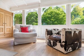 TV - Apartment 'Die Stubnitz' with Winter Garden and Balcony Effect (Binz)