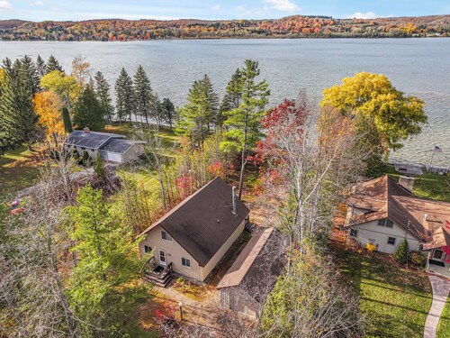 Dream Lakefront Chalet with 3 Bedrooms and Stunning Lake Leelanau Views