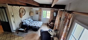 Silitysrauta/-lauta, vauvan matkasänky, ilmainen Wi-Fi, vuodevaatteet