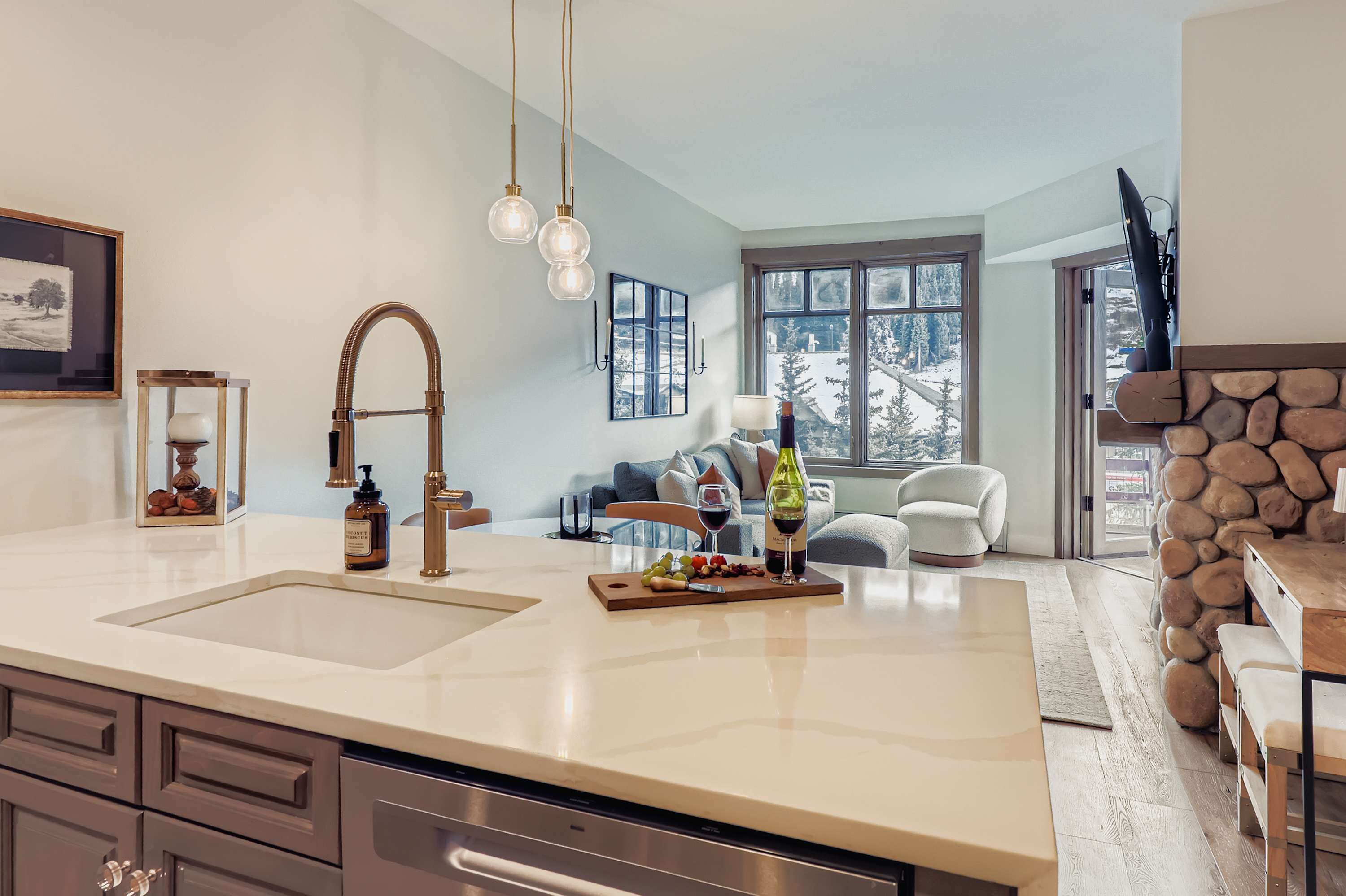 Ski-in/ski-out / Slope Views, Luxury, Village Center, King Bed+deck - Copper Mountain, CO