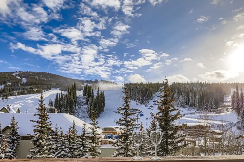 Ski-In/Ski-Out / Slope Views, Luxury, Village Center, King Bed+Deck