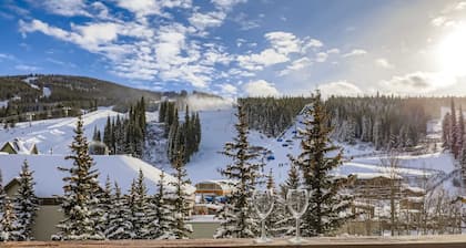 Ski-In/Ski-Out / Slope Views, Luxury, Village Center, King Bed+Deck