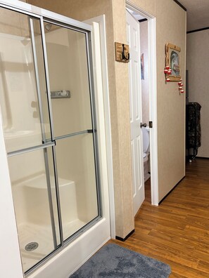 Shower, hair dryer, towels, soap - Lake front hideaway with spectacular views. (Hemphill)