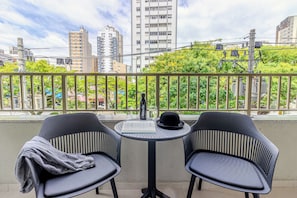 Apartamento 1 Dorm Standard Casal NR | Balcony - Charlie Nik Paradiso (São Paulo)