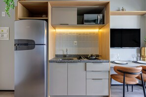 Apartamento 1 Dorm Casal R. | Eigene Küche | Kühlschrank, Mikrowelle, Herdplatte, Espressomaschine