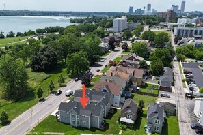 Aerial view - *Riverview*Walk to Falls*Newly Renovated*4 BDRMS* (Niagara Falls)