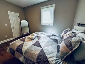 2 bedrooms, iron/ironing board, travel cot, WiFi - *Riverview*Walk to Falls*2BDRM*Renovated*1st floor (Niagara Falls)