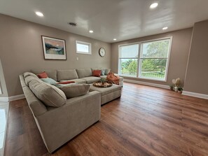 TV - *Riverview*Walk to Falls*2 BR Renovated*2nd floor (Niagara Falls)