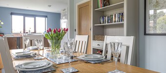 Mandalay - sleeps 8 guests  in 4 bedrooms