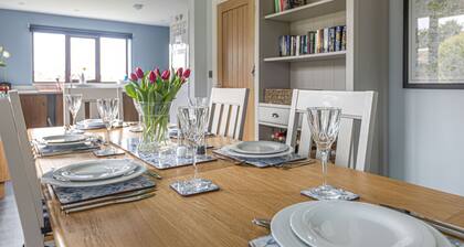 Mandalay - sleeps 8 guests in 4 bedrooms