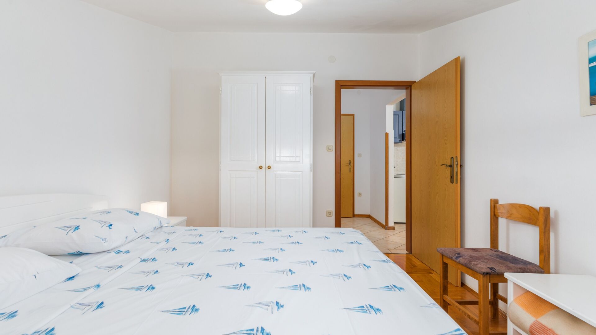 Iron/ironing board, free WiFi, bed sheets