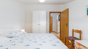 Iron/ironing board, free WiFi, bed sheets - Apartman Seaside 067 by Villas Guide (Pula)