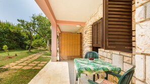 Outdoor dining - Apartman Seaside 065 by Villas Guide (Pula)