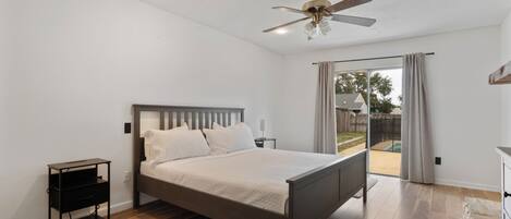 4 bedrooms, iron/ironing board, WiFi, bed sheets