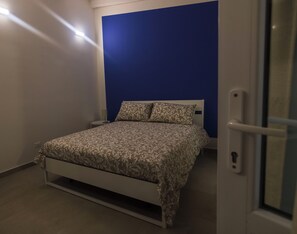 1 chambre, fer et planche à repasser, Wi-Fi gratuit, draps fournis