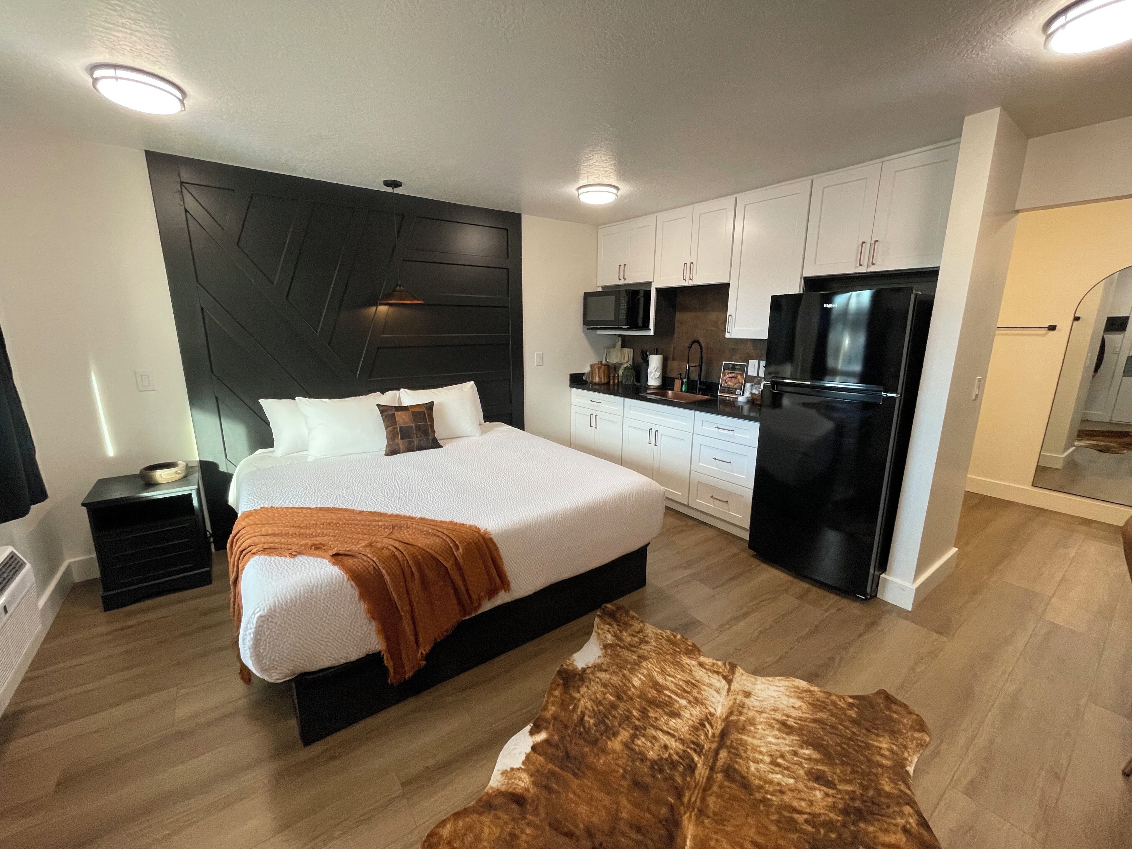 ห้องพรีเมียม | ห้องพักตกแต่งอย่างมีเอกลักษณ์, โต๊ะทำงาน, พื้นที่ทำงานแบบใช้แล็ปท็อป