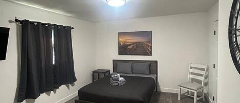 Family Suite | Blackout drapes, free WiFi