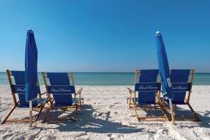 På stranden
