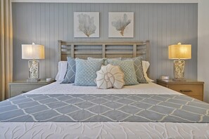 5 bedrooms, desk, iron/ironing board, travel cot - Luxury 5BR Villa 2 Miles to Disney with Game Room (Kissimmee)