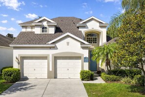 Exterior - Luxury 5BR Villa Near Disney (Kissimmee)