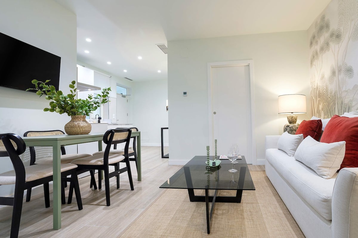 公寓 (2 Bedrooms) | 起居區 | 52-吋智慧型電視，提供數位頻道
