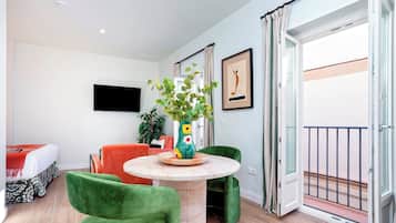 Apartment (0 Bedroom) | Living room