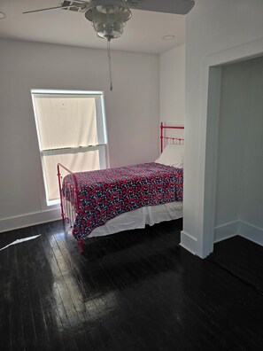 3 bedrooms, WiFi, bed sheets, wheelchair access