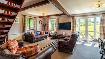 Smart-TV, Tischfußball, Tischtennisplatte