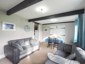 Smart TV, table tennis - Family Friendly, Dog Friendly Cottage, Seasonal Outdoor Heated Pool, FootGolf Course, Games Field. (Cardigan)
