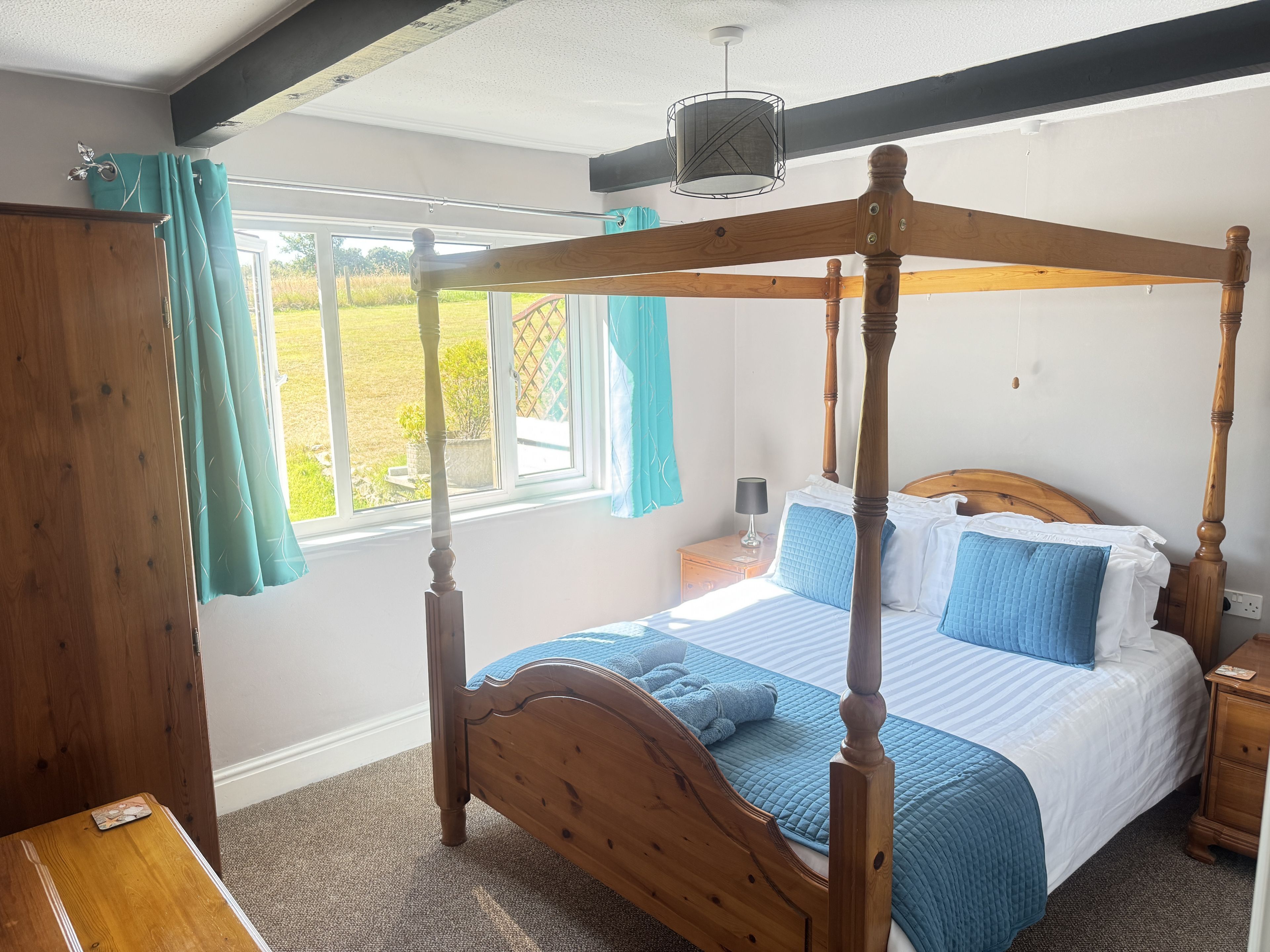 2 bedrooms, iron/ironing board, travel cot, free WiFi