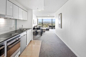 Apartment, 1 Bedroom, Balcony, Mountain View | Private kitchen - Sierra Broadbeach - West Hinterland View (Broadbeach)