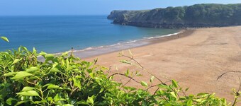 Cosy Cottage With Hot Tub, Dog Friendly. Near Dog Friendly Beaches! Seasonal Heated Outdoor Pool.