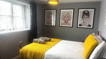3 bedrooms, iron/ironing board, travel cot, free WiFi
