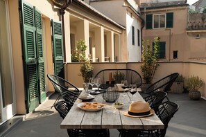 Outdoor dining - THE SEVEN GENOVA (Genova)