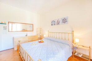 Iron/ironing board, free WiFi - Le Orchidee Apartments by Wonderful Italy (Sanremo)